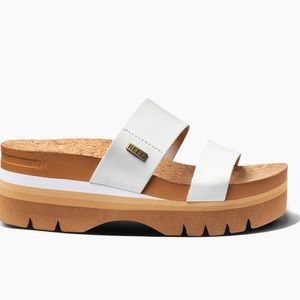 REEF Sandals Cushion Vista Higher chunky platform, 2 1/2”, white, size 8.5